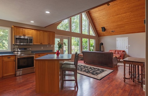 Okanagan-Similkameen House | Stellar Jay Hollow near Okanagan Lk and adjacent to Bird Sanctuary In Summerland