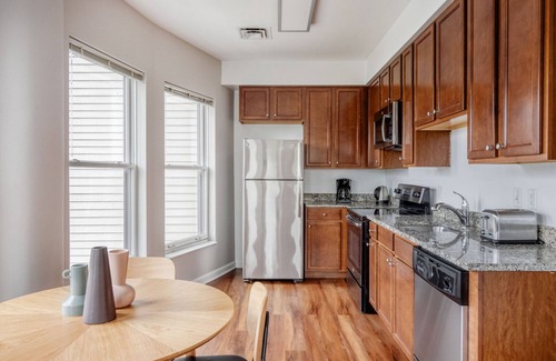 North Bethesda Apartment | Stellar North Bethesda 2BR w/Terrace & Pools, nr Shops, by Blueground