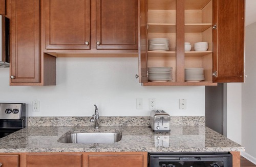 North Bethesda Apartment | Stellar North Bethesda 2BR w/Terrace & Pools, nr Shops, by Blueground