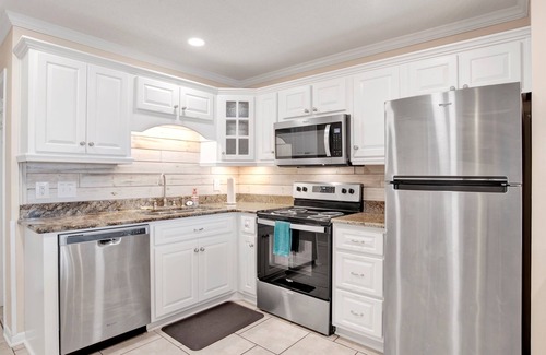 Fort Morgan Apartment | Step Out to Beach 2BR Condo Pools & HotTub