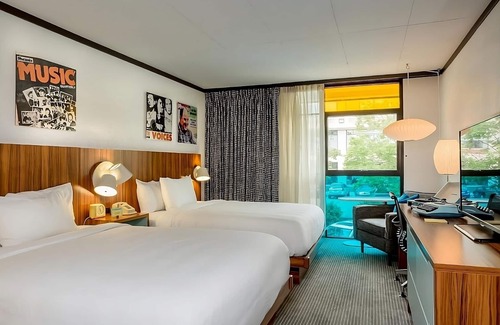 West Fens Hotel | Steps away from Fenway Park! 2 Pool View Units with Balcony! Pets Allowed, Pool!