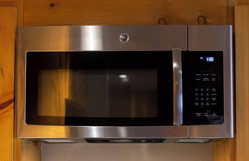 Olympic Valley Hotel | Steps from Palisades Tahoe | 3 Rooms with Fire Pit & Clubhouse Access