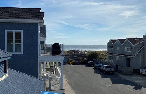 Alden Manor House | Steps from the beach! Beautiful 3-bedroom house in Long Beach