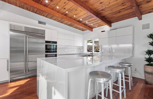 Del Mar House | Steps To Beach And Restaurants! Beautiful 4 Bedroom Home With Hot Tub in Del Mar