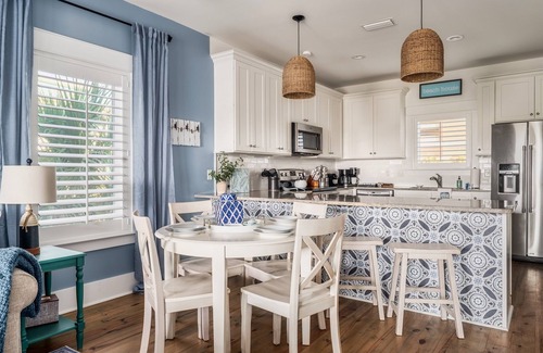 Gulf Shores House | Steps to Beach! Fam House w Pool! October Open!