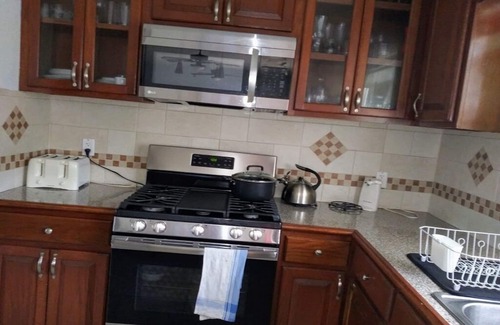 Windsor Park House | STEPS TO BEACH & WALK TO SHOPPING, DINING, WATER SPORTS & ENTERTAINMENT