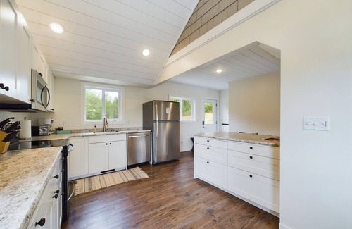 Glenwood House | Steps to Lake Minnewaska, downtown & city Splash Pad! Lake Minnewaska/Glenwood