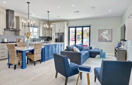 Imperial Beach Condo | Steps to Sand w/White Water Ocean Views