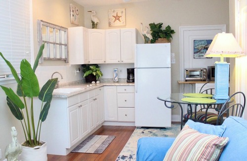 Clearwater Beach Cottage | STEPS TO THE BEACH!