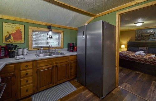 Pigeon Forge House | Steps to the Parkway w/Hottub - Walk to Attractions