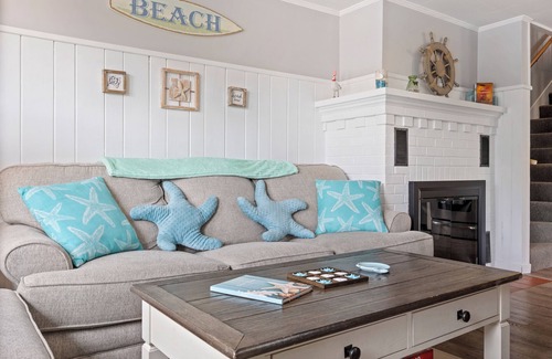 Old Orchard Beach House | Steps2Beach, 2SidesOfDuplex, Grill & Fire Pit, Beach Gear