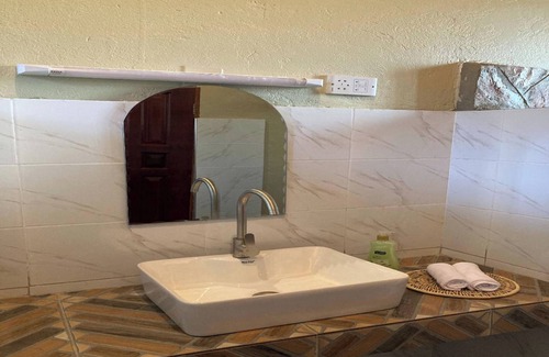 Jinja Hotel | Stevalyn's Ridge View Lodge