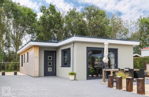 Baarland House | Stijlvol ingerichte bungalow in Baarland