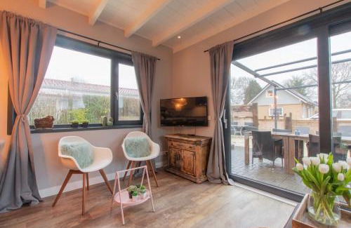 Baarland House | Stijlvol ingerichte bungalow in Baarland