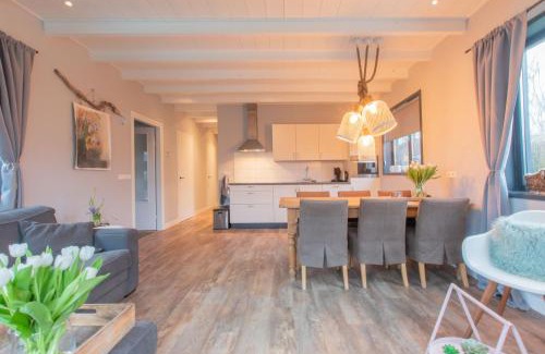 Baarland House | Stijlvol ingerichte bungalow in Baarland