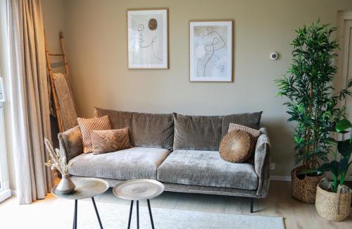 Baarland Ski Chalet | Stijlvol ingerichte bungalow aan de Westerschelde