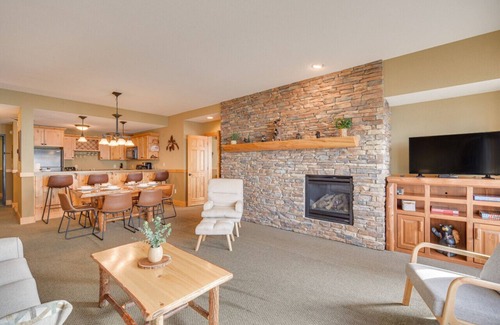 Two Harbors Apartment | Stille on Superior Shores I