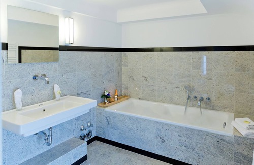 Neu Fahrland Apartment | Stilvolle Fewo "marie" im Landhaus am Jungfernsee mit Seezugang