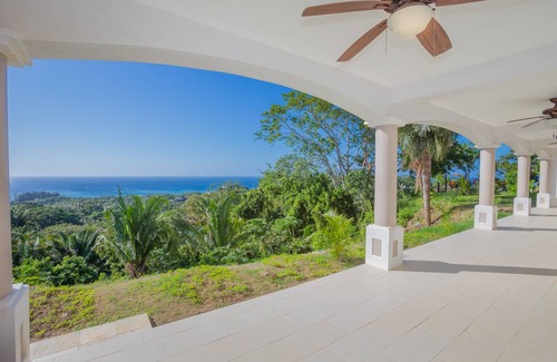 Antoneys Cay Apartment | Sting Ray at Sea Scape, studio with huge pool amazing views