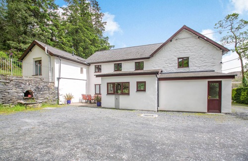 Rhiwbryfdir House | STINIOG LODGE, pet friendly, with open fire in Blaenau Ffestiniog