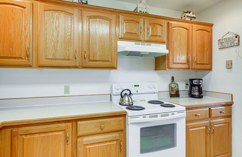 Stockton House | Stockton Home w/Deck & Gas Grill ~ 1 Mi to Lake!