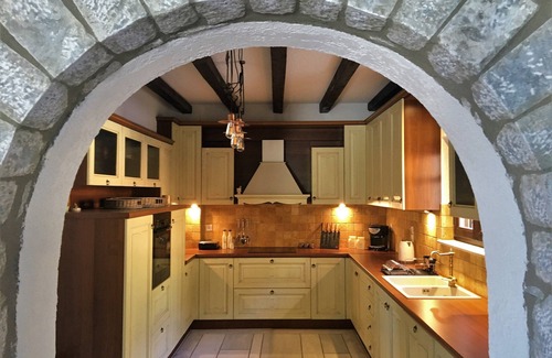 Selinitsa Villa | Stone-built cottage in Gythio, Mani | ‘Liopetra’