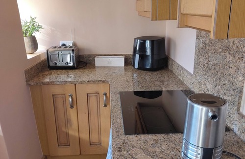 Banbury Cottage | Stone cottage with garden and summer house on Cotswolds border