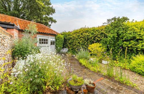 Bodham House | Stone Cottages - Bodham