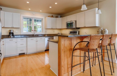 Penn Yan Cottage | Stone Crest - Magnificent Luxury Lake Home 5 Minutes From Penn Yan