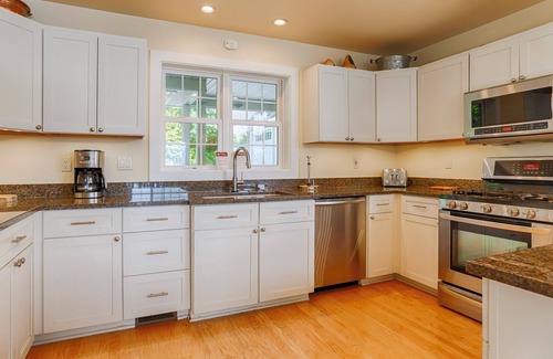 Penn Yan Cottage | Stone Crest - Magnificent Luxury Lake Home 5 Minutes From Penn Yan