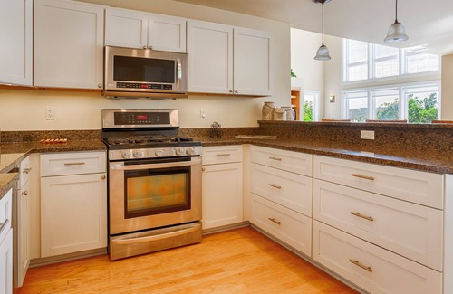 Penn Yan Cottage | Stone Crest - Magnificent Luxury Lake Home 5 Minutes From Penn Yan