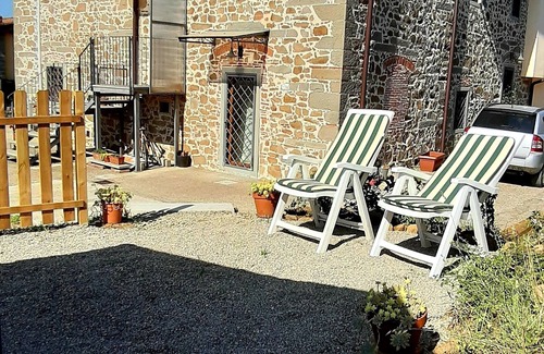 Vitolini House | stone farmhouse immersed in an olive grove owned