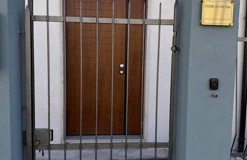 Borgo Roma Apartment | Stone Flower 2