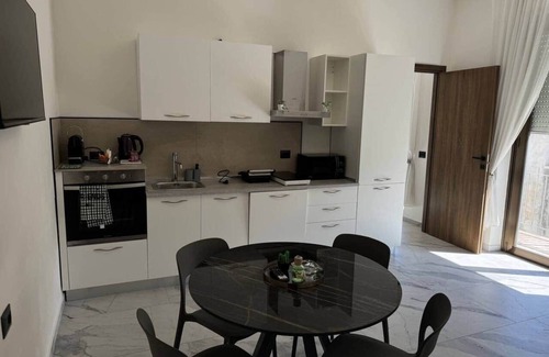 Borgo Roma Apartment | Stone Flower 3