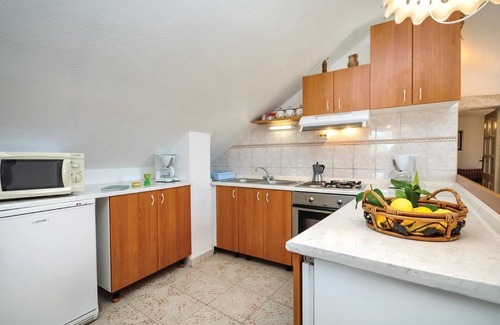 Donji Humac House | Stone house Glicinija with Pool