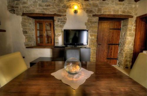 Kotli House | Stone House Kotli