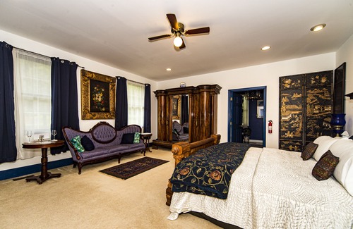 Lovettsville Bed & Breakfast | Stone Manor Boutique Inn