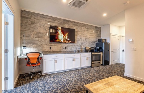 Ellsworth Apartment | Stone Park - Close to Bar Harbor & Acadia National Park. No Elevator onsite.