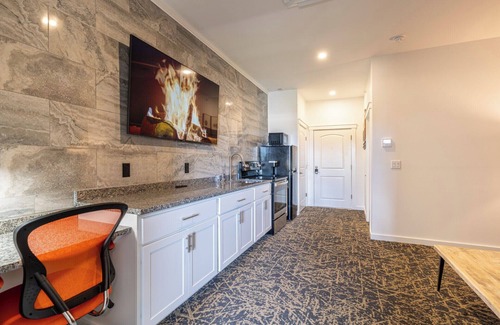 Ellsworth Apartment | Stone Park - Close to Bar Harbor & Acadia National Park. No Elevator onsite.