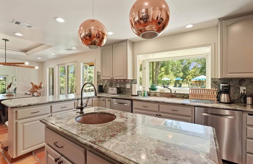 Acampo Villa | Stone River Retreat, Spa, Pool, Private, 6 Rms