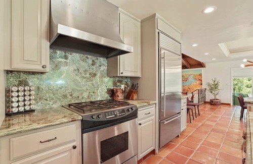 Acampo Villa | Stone River Retreat, Spa, Pool, Private, 6 Rms