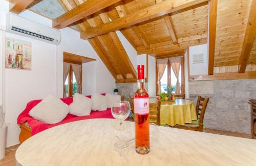Split Apartment | Stone Rose in Center