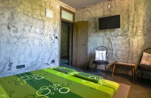 Zeljeznica Apartment | Stone Studio Flat 10 min to Beach in Bar