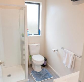 Rolleston House | Stonebrook Haven - stylish suite near airport with Pvt Bath and free Parking