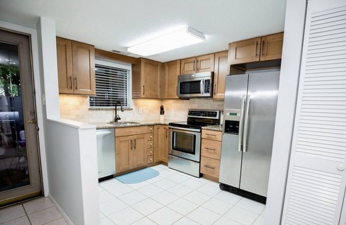 Folly Field Condo | Stone’s Throw Villas | Pool & Alfresco Dining | 5-Minute Walk to Beach