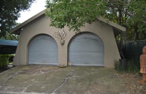 Greater Johannesburg Metropolitan Area Apartment | Stop-a-While