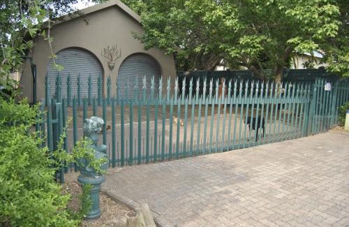 Greater Johannesburg Metropolitan Area Apartment | Stop-a-While