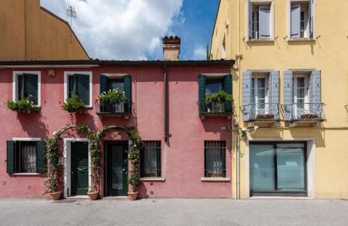 Padova Apartment | Storico alloggio fronte piazza in Borgo Portello