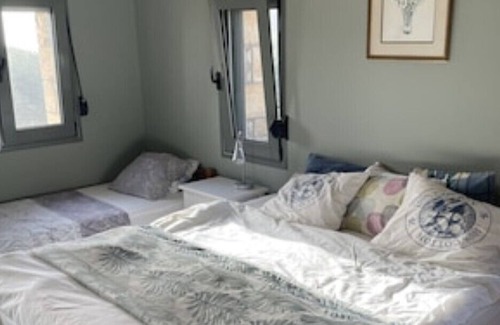 Stoupa Villa | Stort gresk stenhus med svømmebasseng og romslige uteområder.