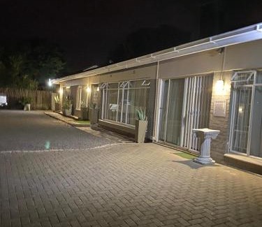 Universitas House | Straebe Stay